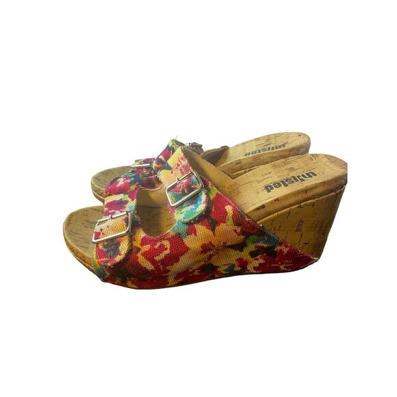 Unlisted , A Kenneth Cole production. - Picture 2 of 7